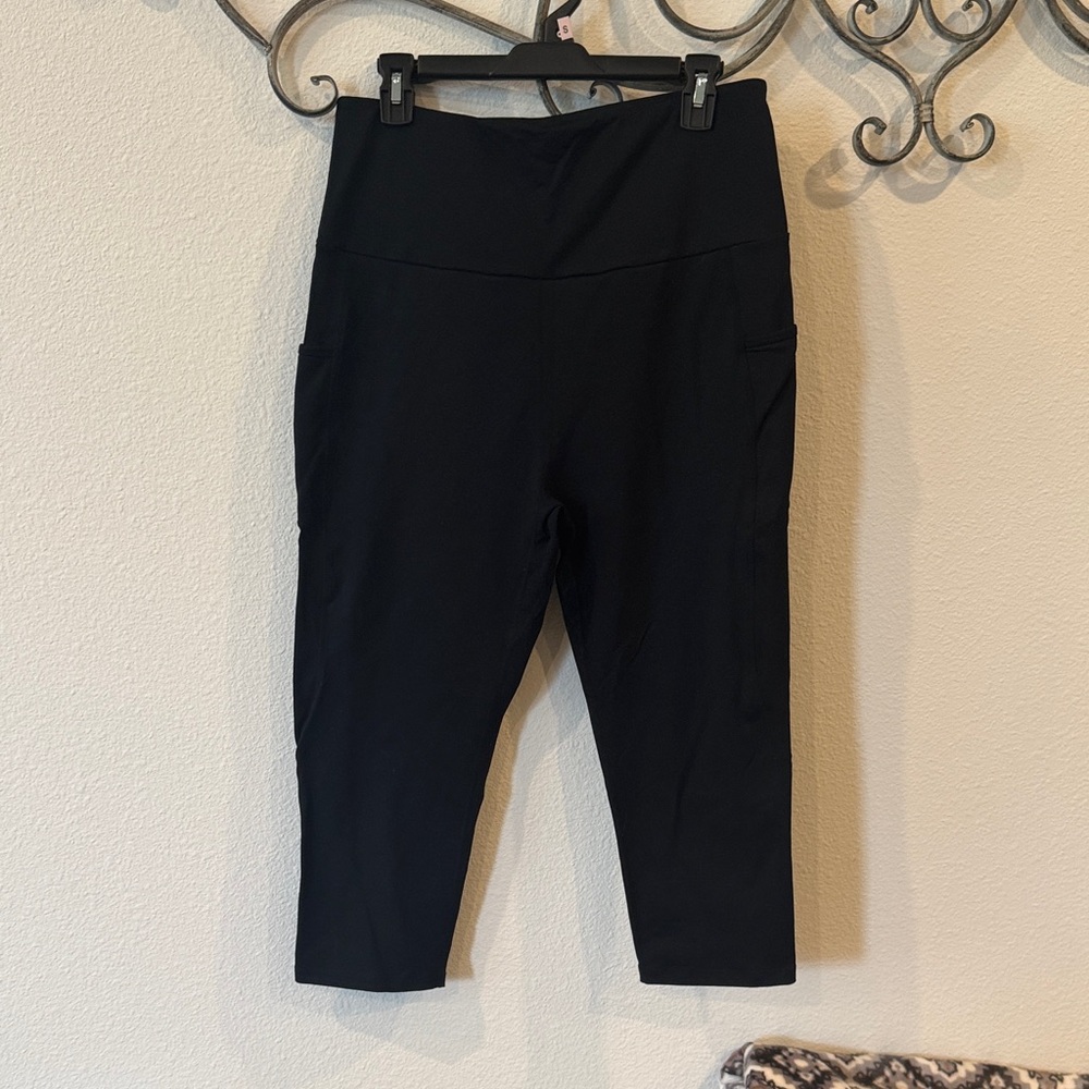 Black High-Waist Cropped Leggings